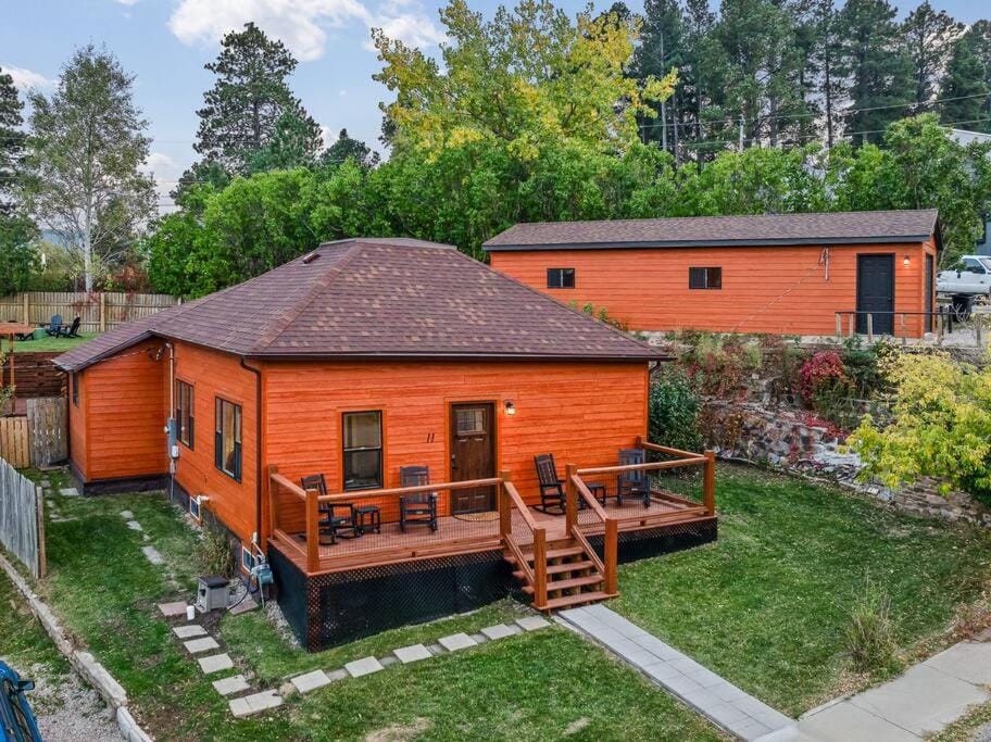 Property building, Patio, Natural landscape, Garden, Garden view