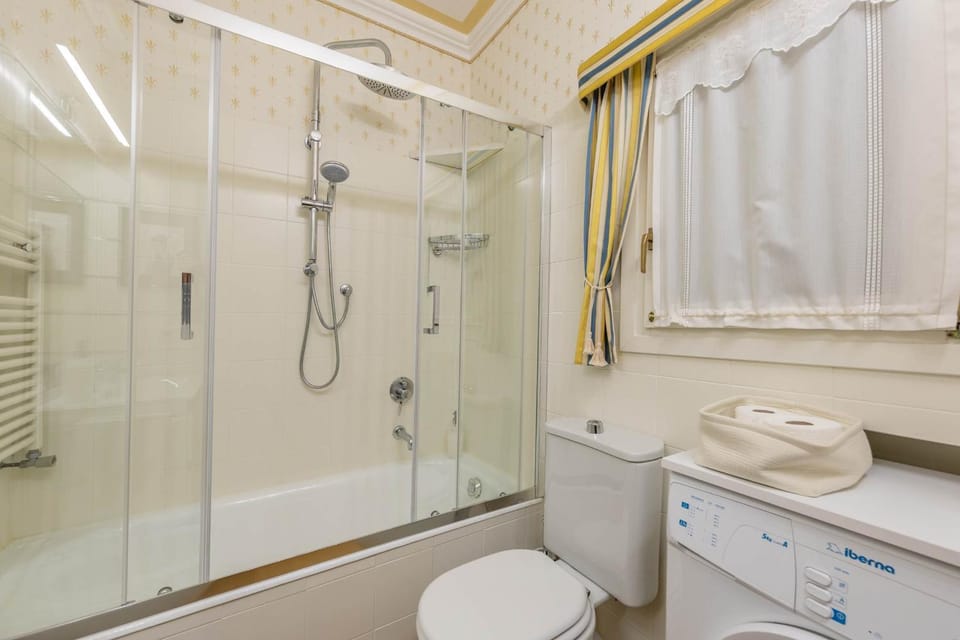 City Center Suite - In the elegant heart of Lecco Apartment in Province of Lecco