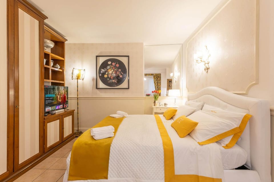 City Center Suite - In the elegant heart of Lecco Apartment in Province of Lecco