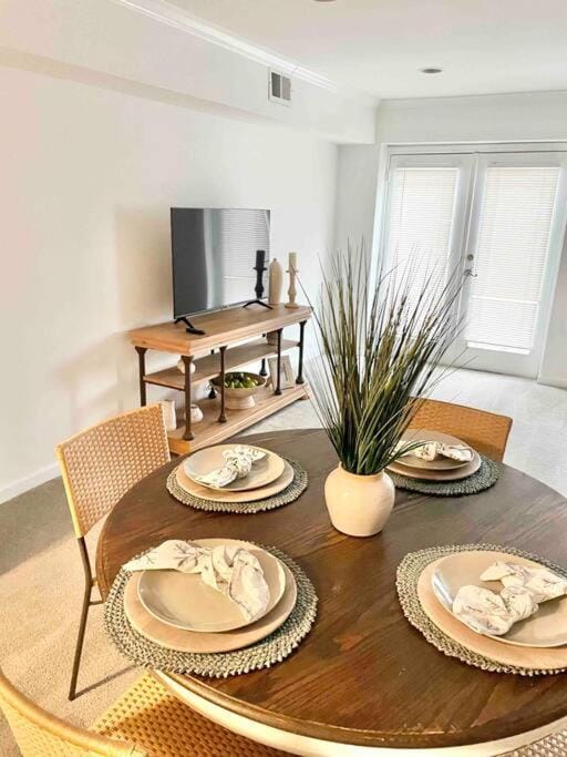 Colonial Stay- 7 BR-up to 14 Guests House in Alpharetta