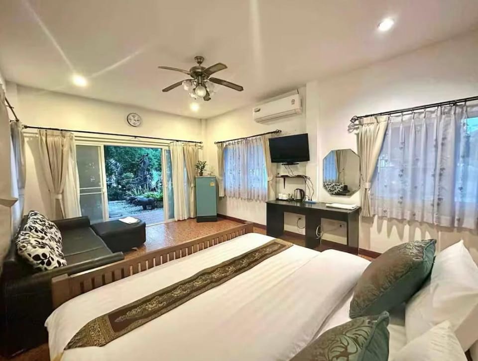 Surinbeach Double Room 101 Villa in Prachuap Khiri Khan, Thailand