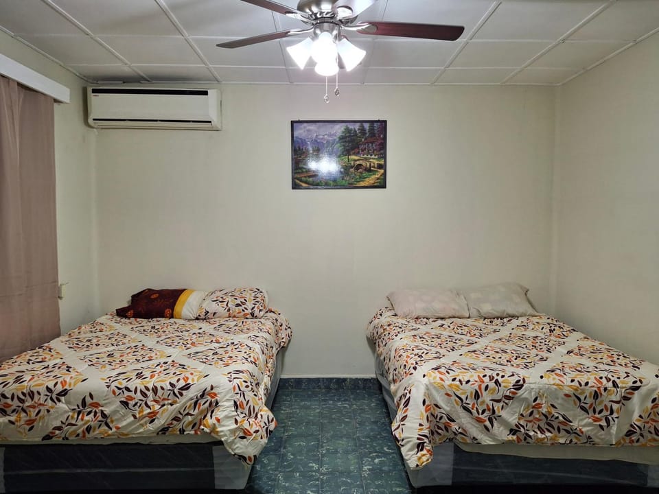 Hostal primaveras nest hab2 Bed and Breakfast in La Libertad Department, El Salvador