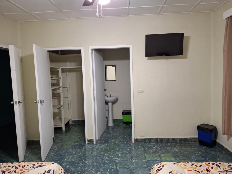 Hostal primaveras nest hab2 Bed and Breakfast in La Libertad Department, El Salvador