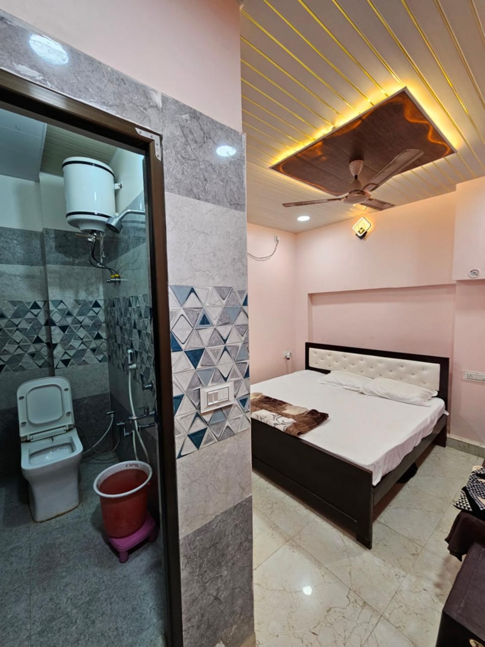 Shower, Toilet, Bathroom, Bedroom