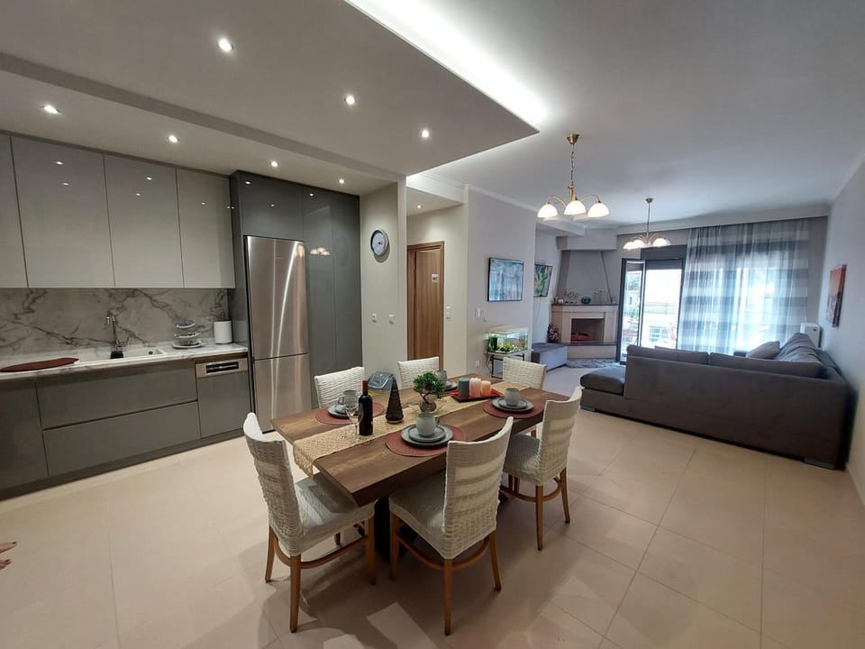 Kitchen or kitchenette, Living room, Seating area, Dining area