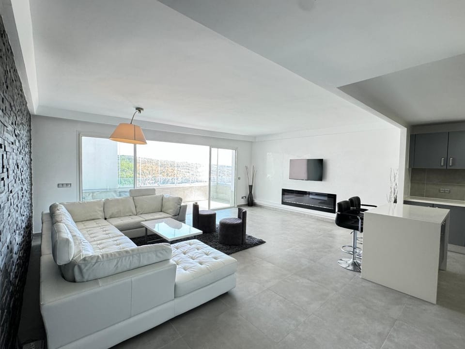 Communal lounge/ TV room, TV and multimedia, Kitchen or kitchenette, Living room, Seating area, Evening entertainment