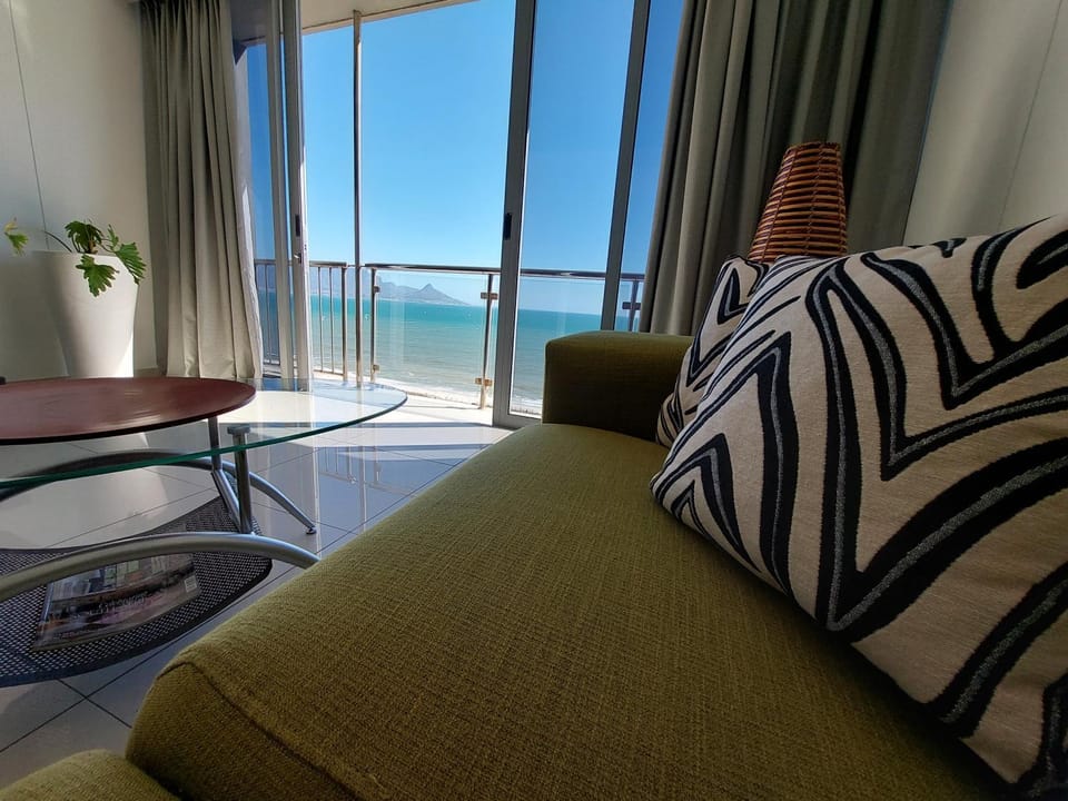 View (from property/room), Balcony/Terrace, Living room, Mountain view, Sea view