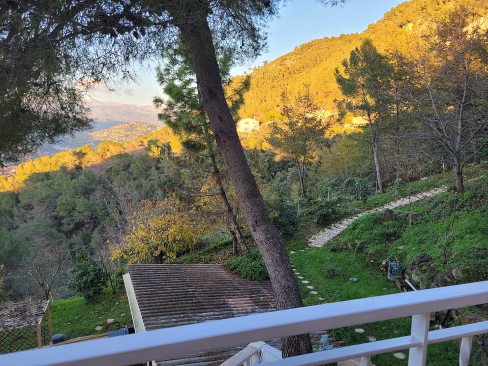 Nearby landmark, Day, Natural landscape, Balcony/Terrace, Mountain view
