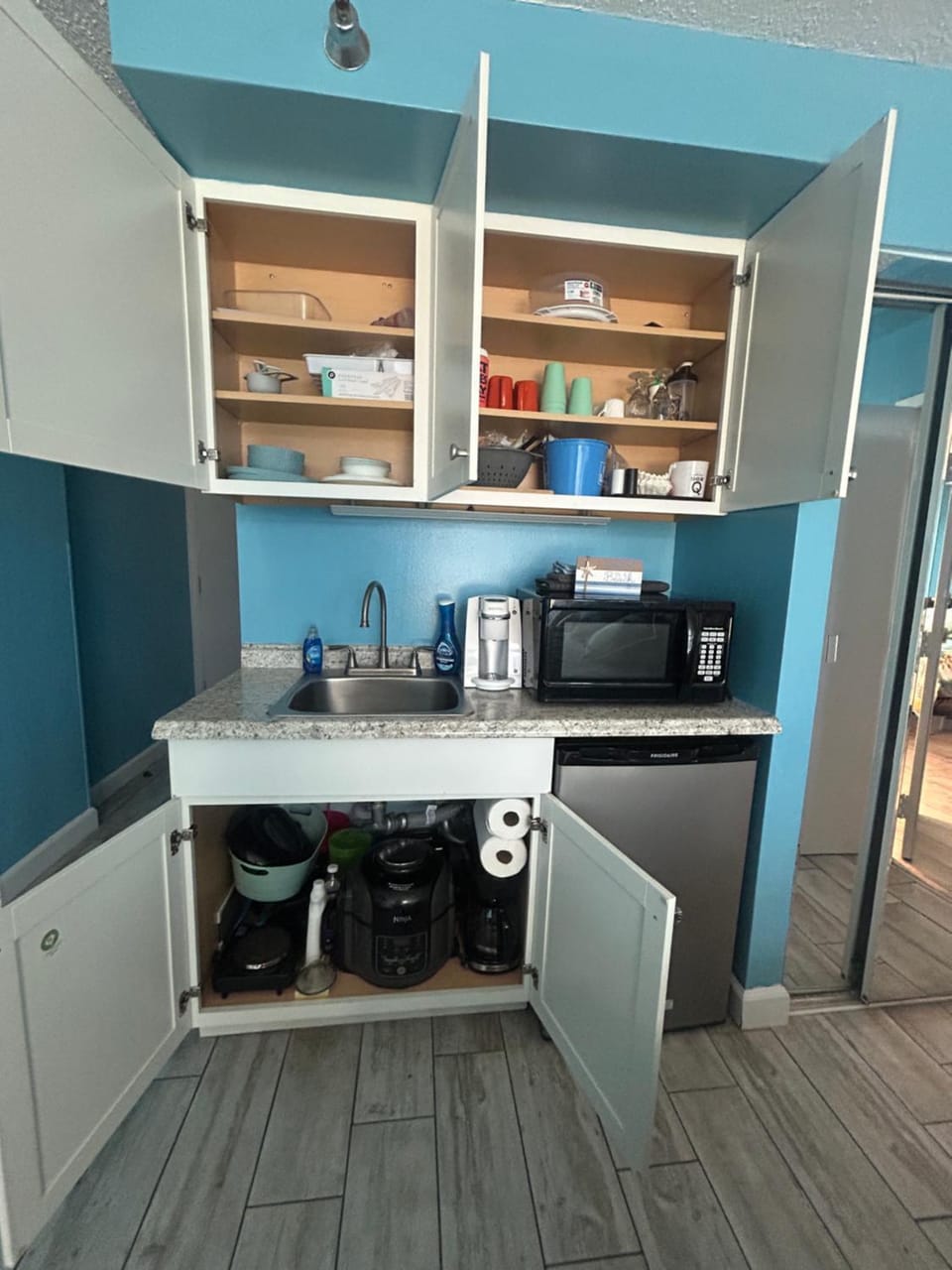 Kitchen or kitchenette