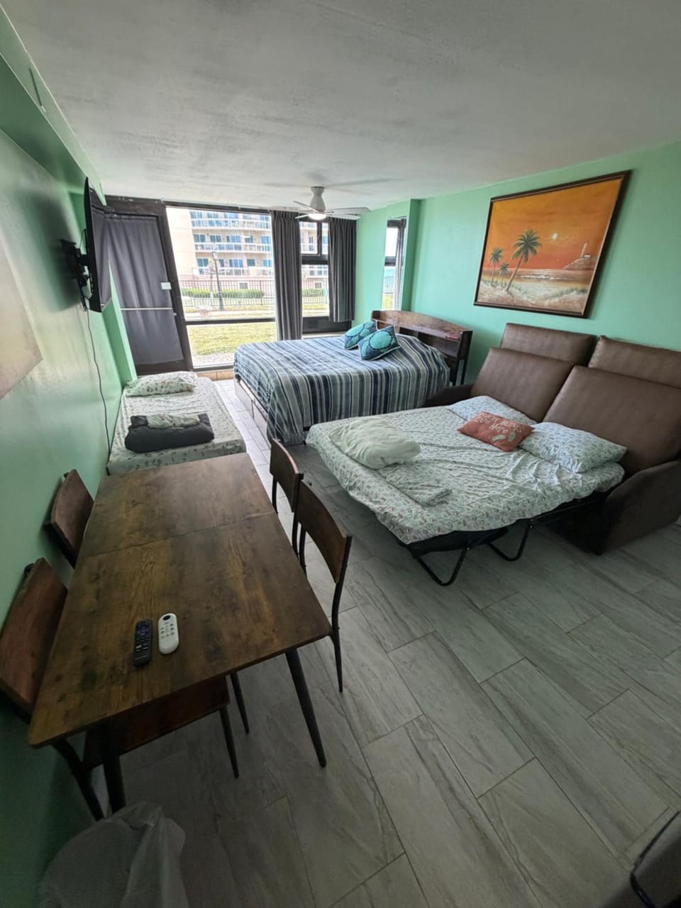 Single, Double or Quad Oceanview Studios - Direct Beach Access, Oceanfront Pool & Tiki Apartment hotel in Daytona Beach Shores