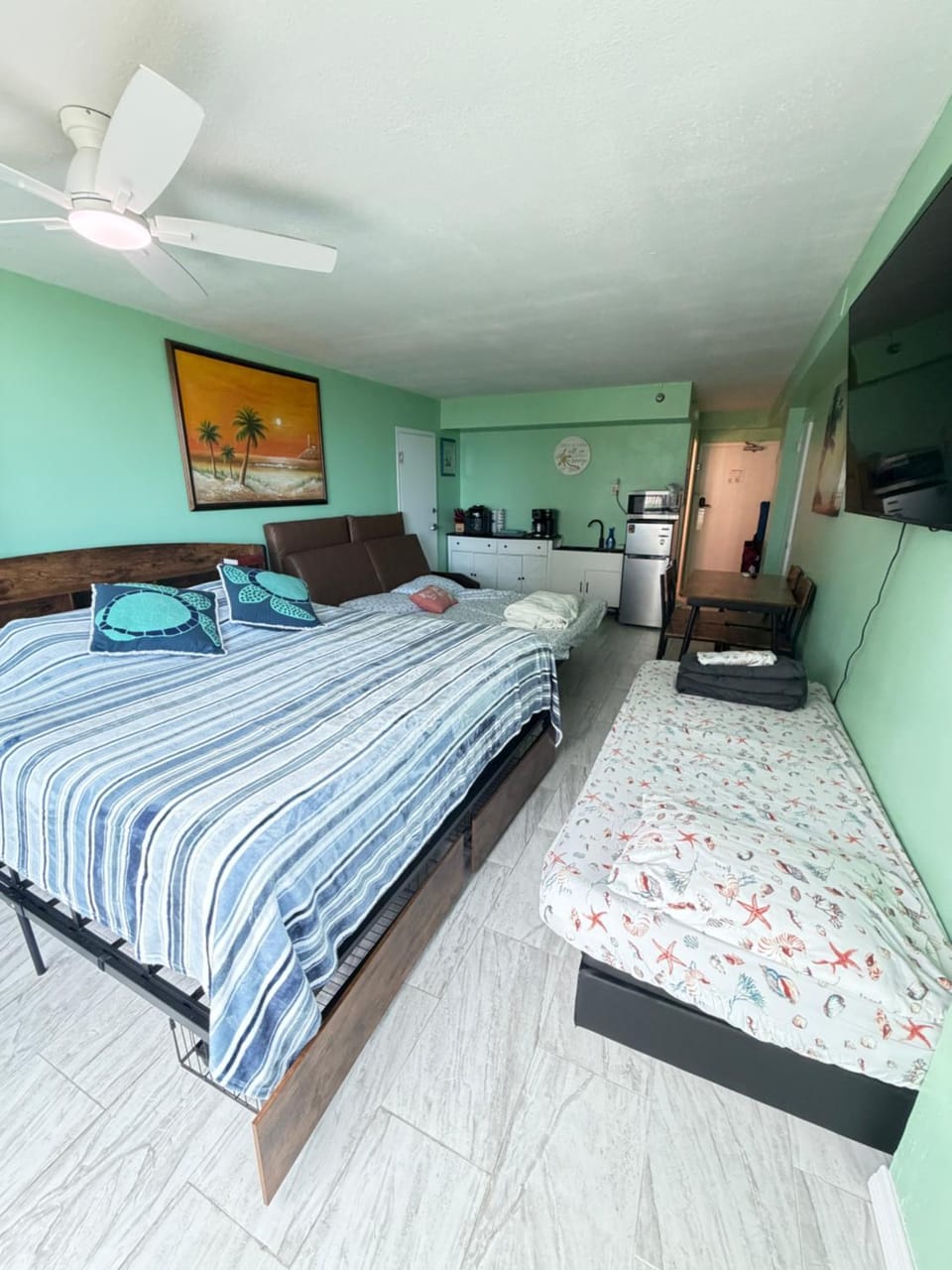 Single, Double or Quad Oceanview Studios - Direct Beach Access, Oceanfront Pool & Tiki Apartment hotel in Daytona Beach Shores