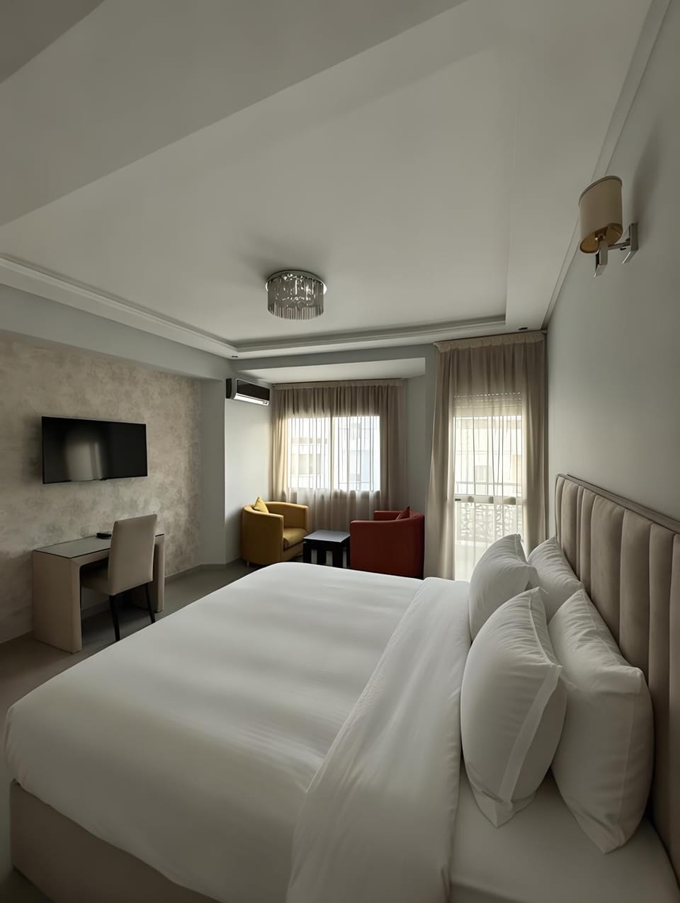 Communal lounge/ TV room, Bed, TV and multimedia, Balcony/Terrace, Balcony/Terrace, Photo of the whole room, Seating area, Bedroom, air conditioner, air conditioner