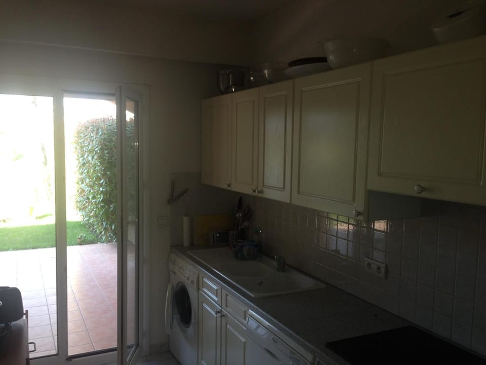 Day, Kitchen or kitchenette