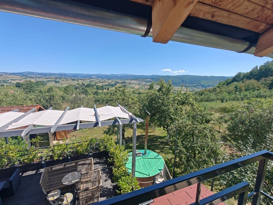 Garden, Hot Tub, Balcony/Terrace, Mountain view
