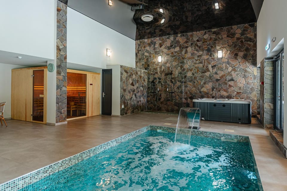 Hot Tub, Sauna, Swimming pool