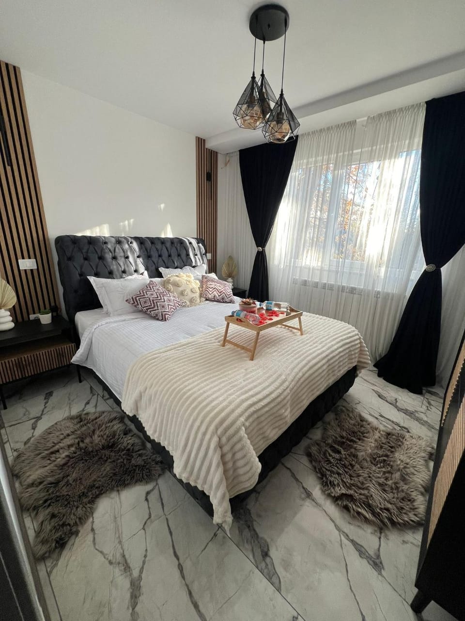 Photo of the whole room, Bedroom