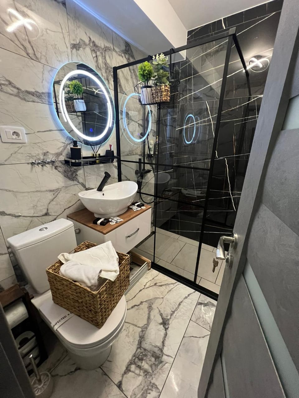 Shower, Bathroom, towels