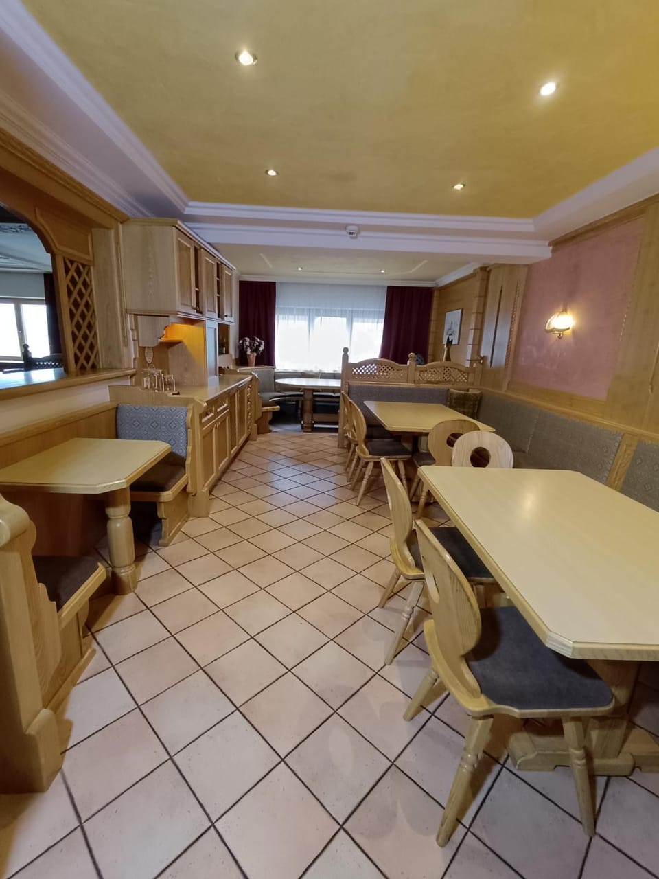 Seating area, Dining area