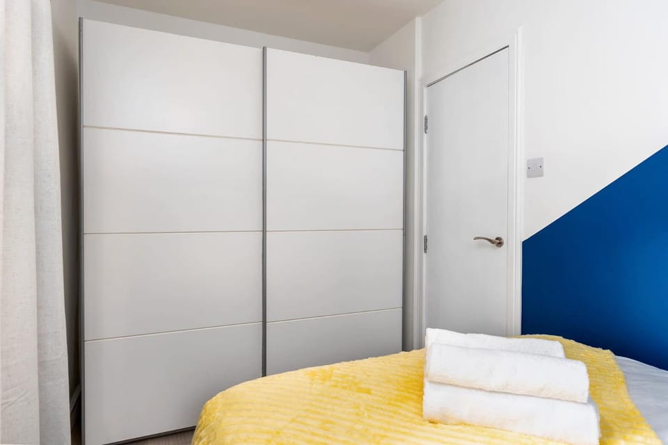 Bed, Bedroom, towels, wardrobe
