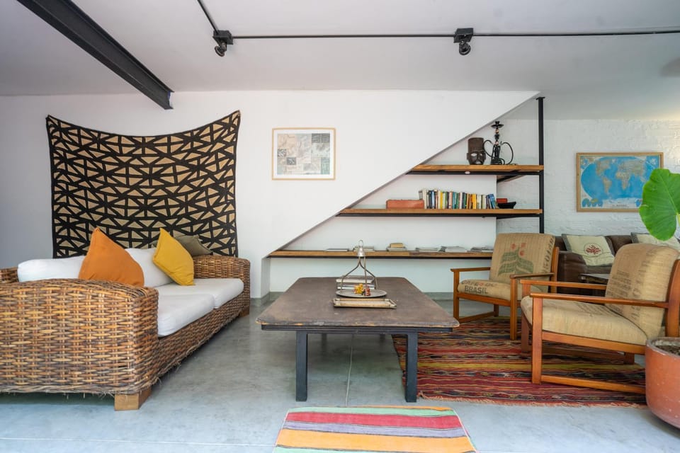 Colonial Villa in Laureles, Unique&Special House Villa in Medellin