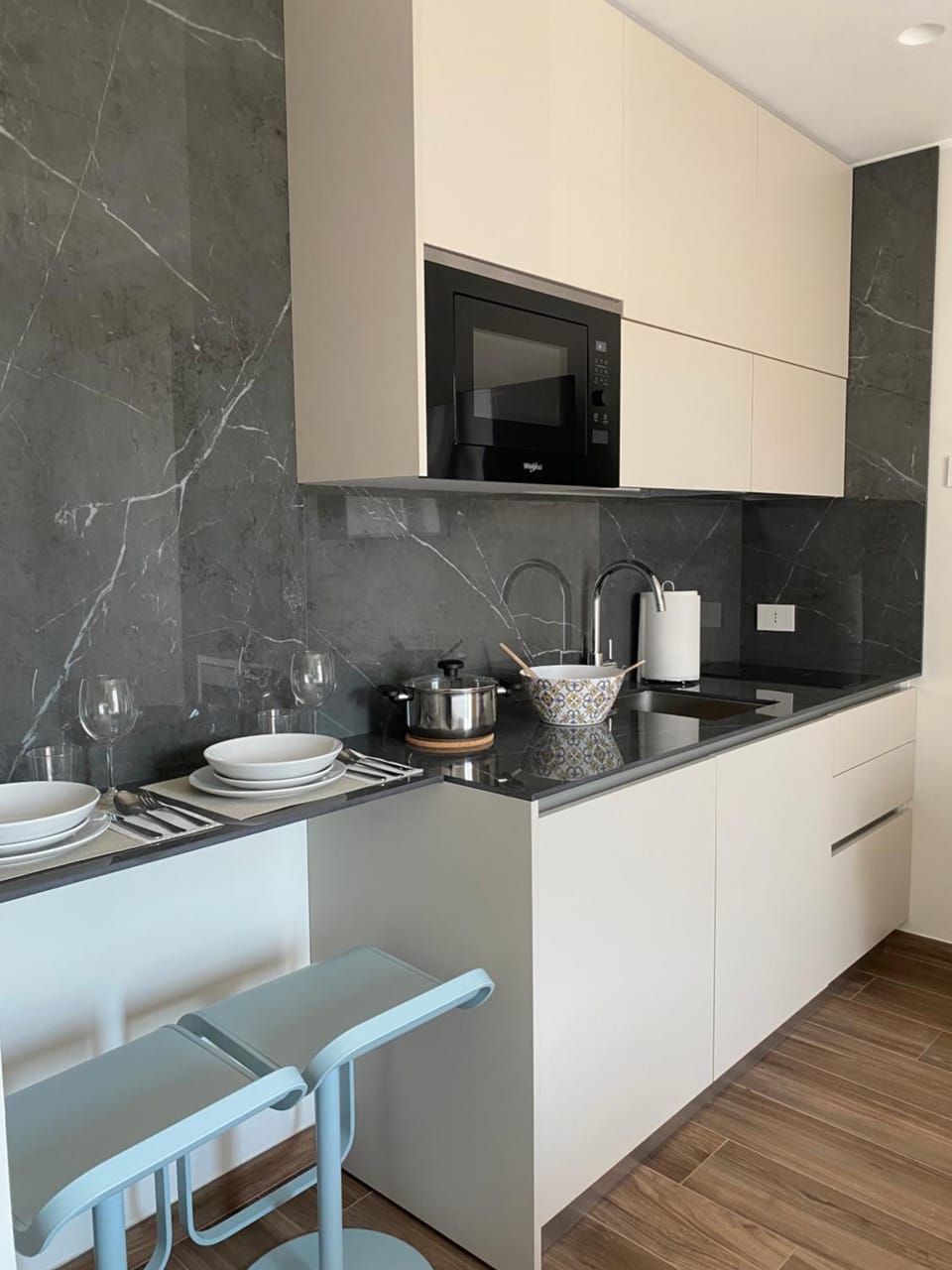 Kitchen or kitchenette, microwave, stove