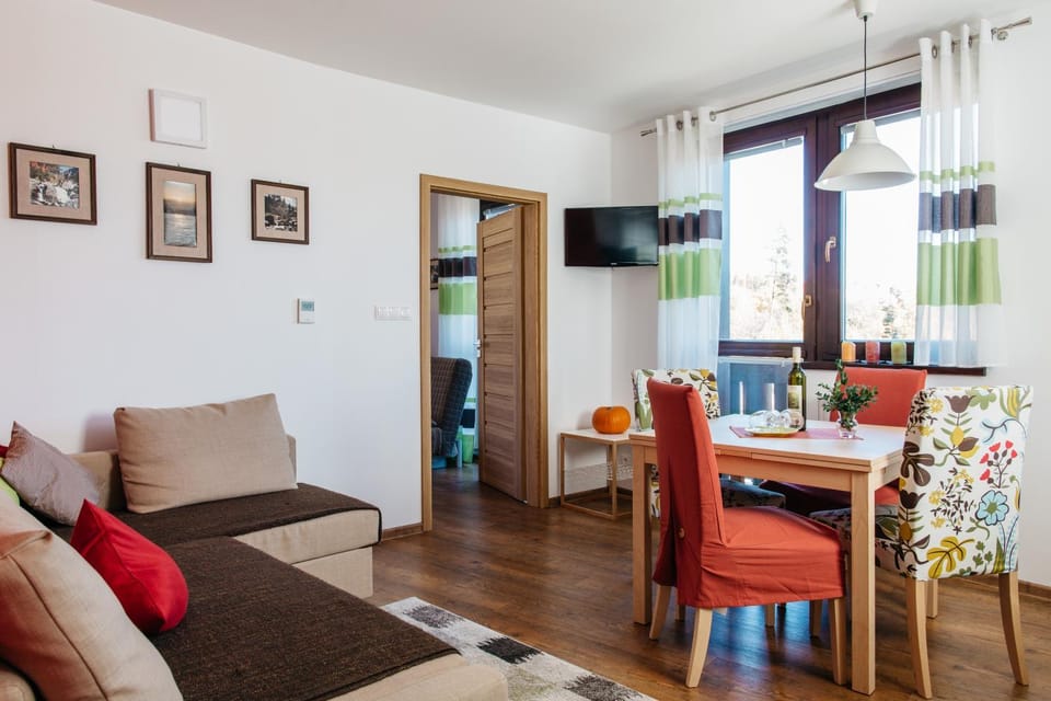 Living room, Seating area, Dining area