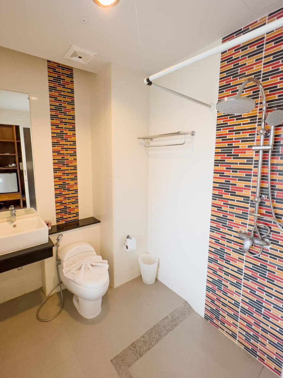 Shower, Toilet, Bathroom, towels