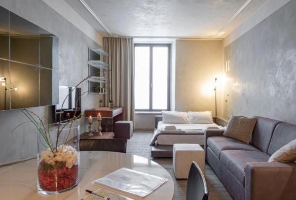 Milan Royal Suites - LUXURY DUOMO Apartment in Milan