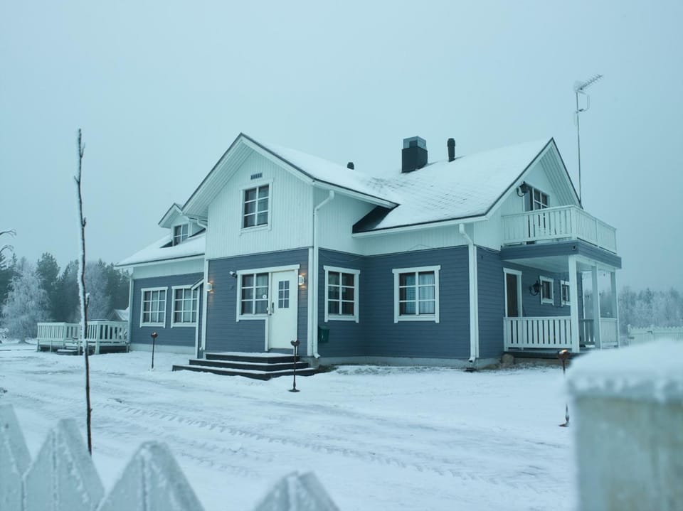 Facade/entrance, Winter