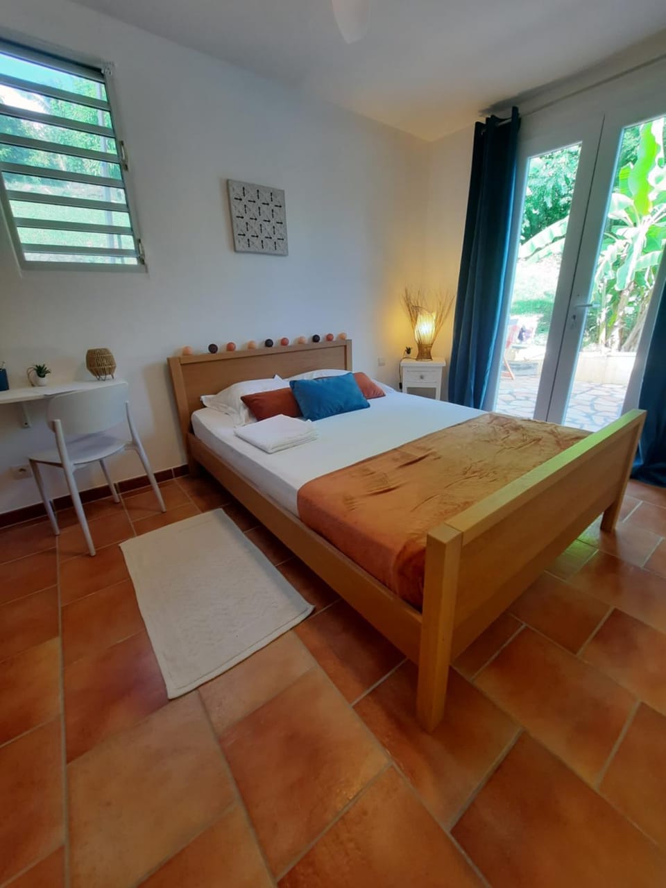 Chambre indépendante donnant sur piscine Bed and Breakfast in Sainte-Anne