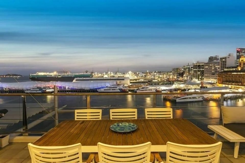 Sunbathed Penthouse With Spectacular Harbour Views Apartment in Auckland