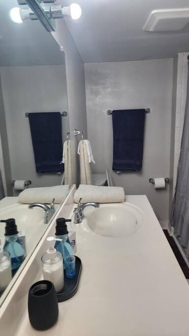Bathroom, towels