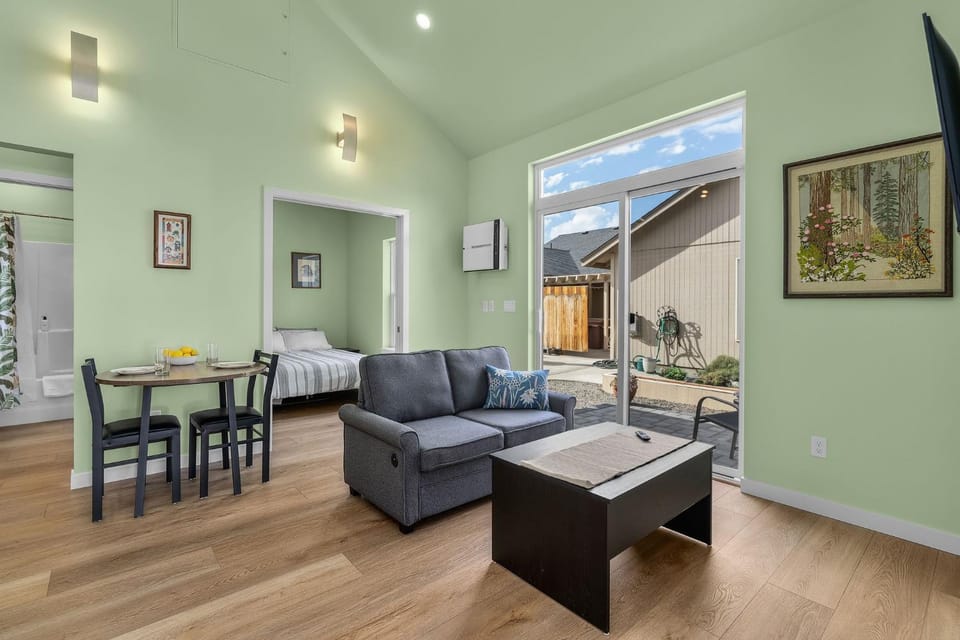 Scrubjay Suite House in Redmond