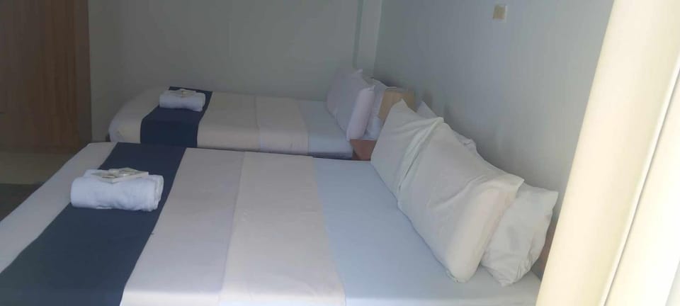 678 sugar shack beachhouse Bed and Breakfast in Central Visayas