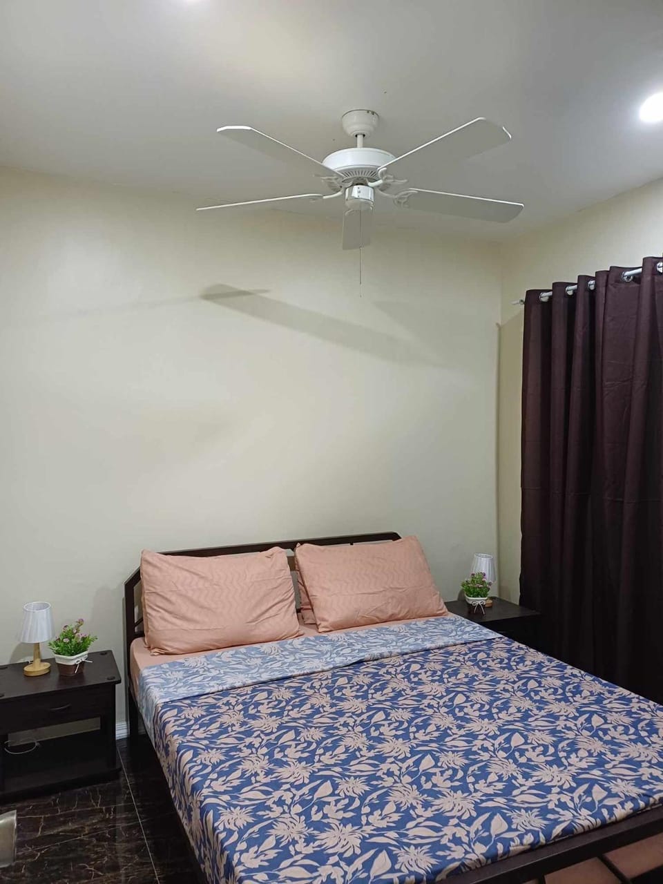 Photo of the whole room, Bedroom