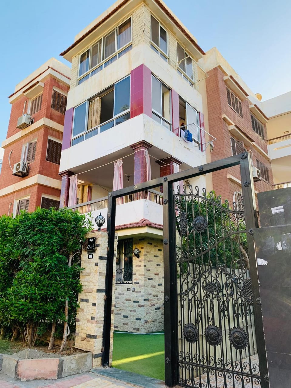 Property building, Day