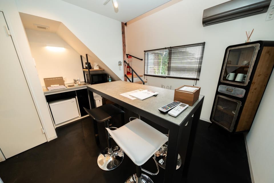 TV and multimedia, Kitchen or kitchenette, Living room, Seating area, Dining area, air conditioner
