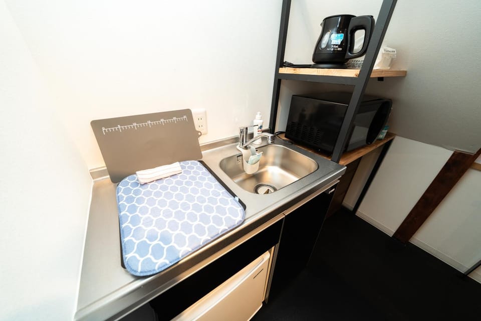 Kitchen or kitchenette, microwave, stove