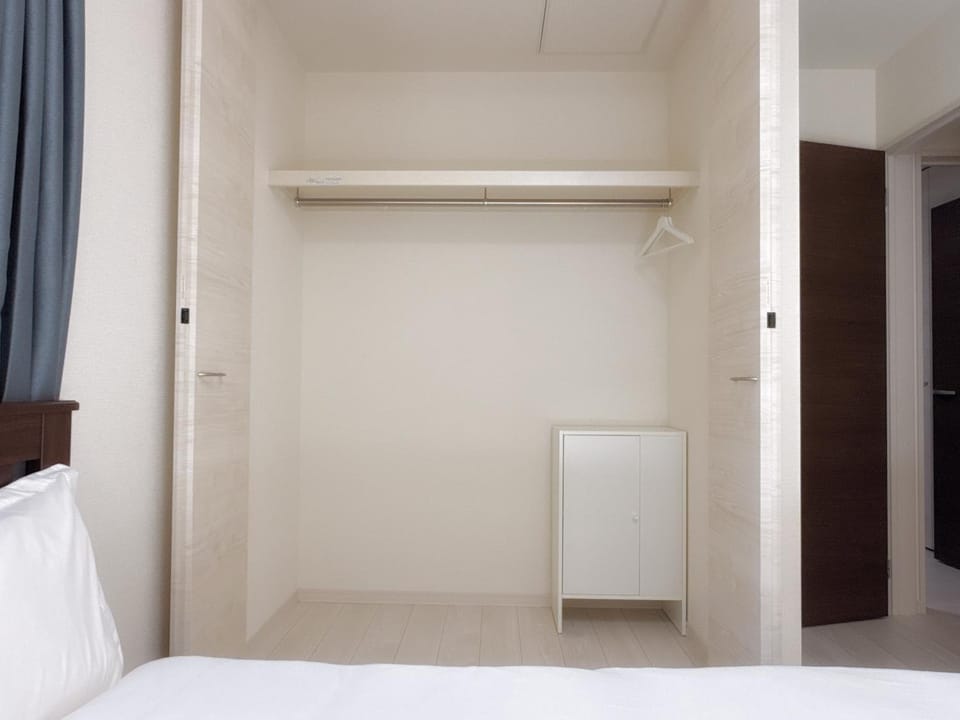 Bedroom, wardrobe