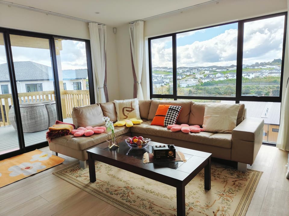 Communal lounge/ TV room, Natural landscape, View (from property/room), Living room, Seating area, Mountain view
