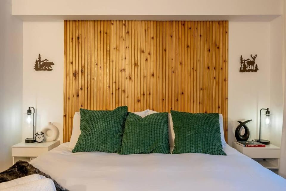 Powder and Pines Luxury Suite Apartment in Whistler
