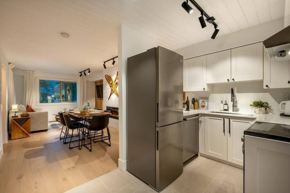 Powder and Pines Luxury Suite Apartment in Whistler