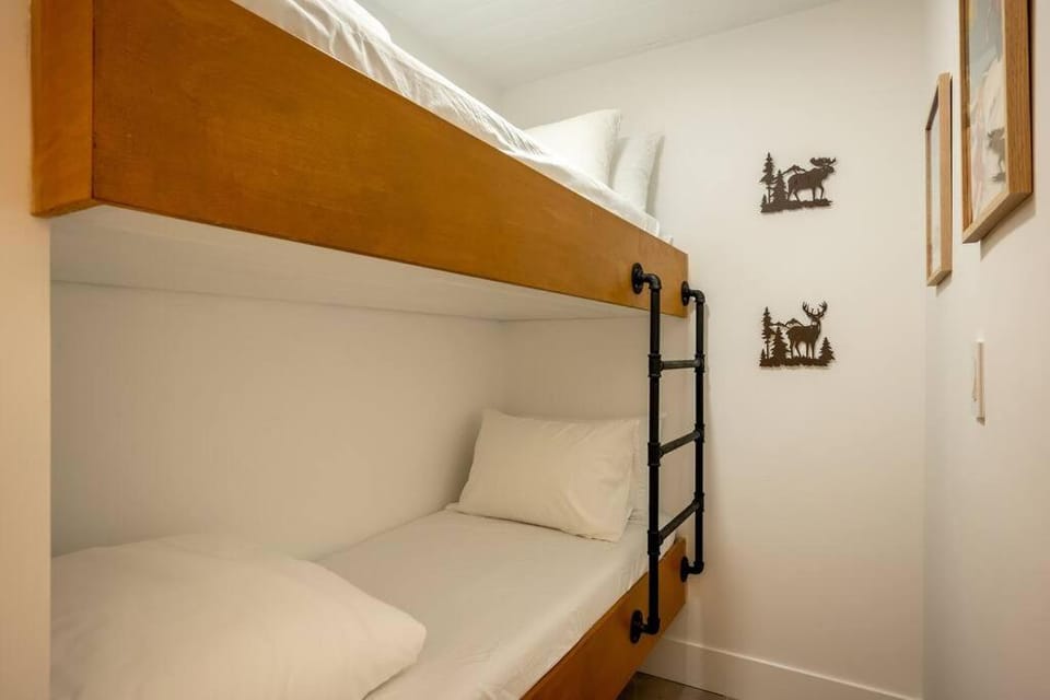 Powder and Pines Luxury Suite Apartment in Whistler