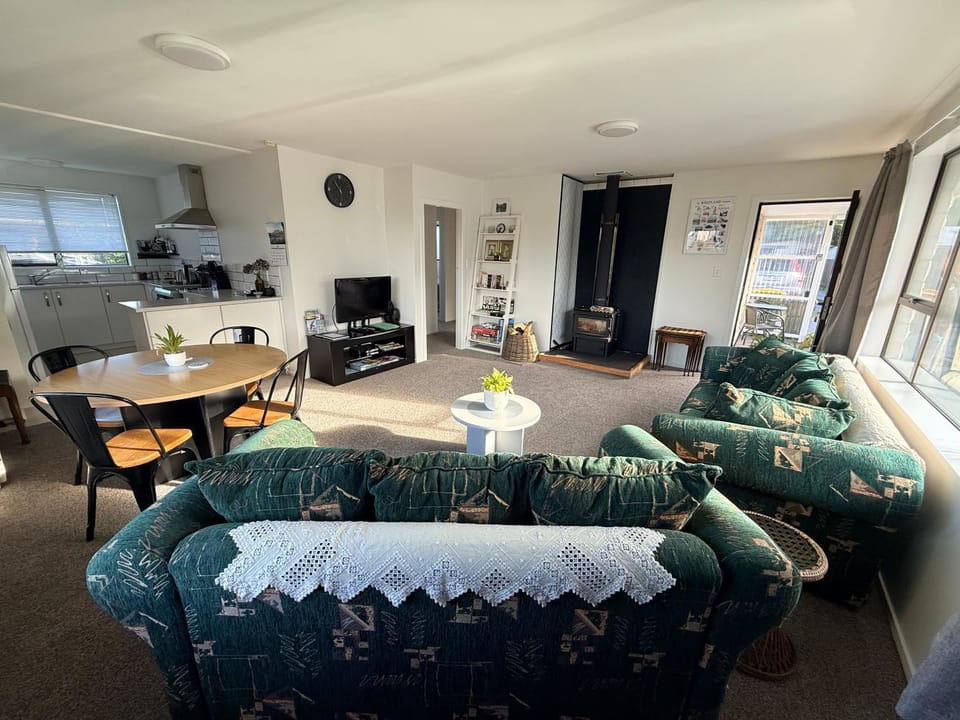 Communal lounge/ TV room, Living room, Dining area