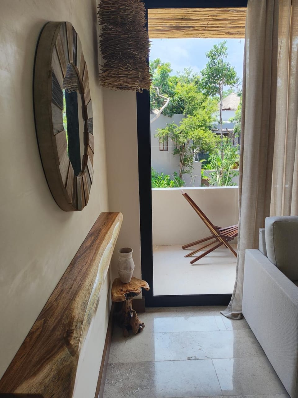 Patio, Living room