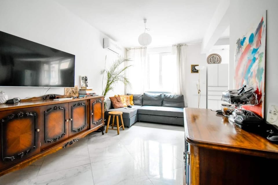 Living room, Photo of the whole room