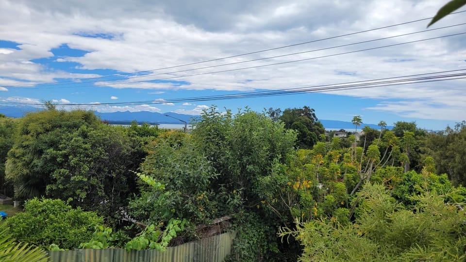 Mountain view, Sea view