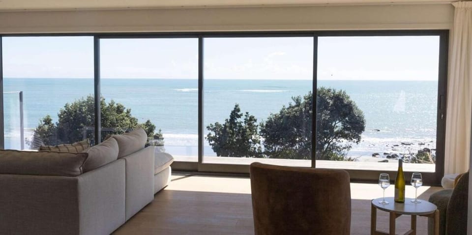 Beachfront Luxury Retreat & Sauna with Sea Views House in New Plymouth