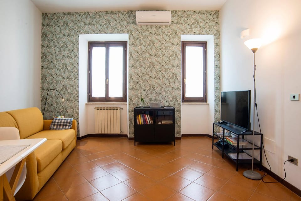 Living room, Seating area, air conditioner