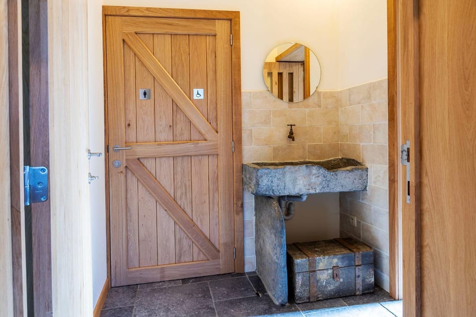 Toilet, acessibility